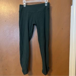 Forest Green Cropped Beyond Yoga Leggings. Size M